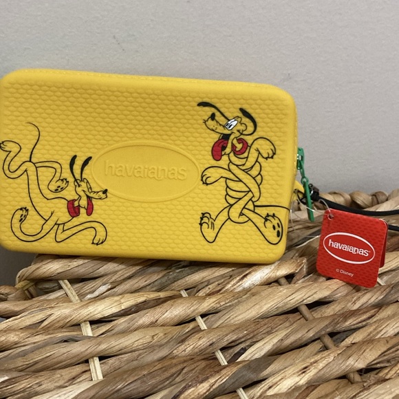 🆕 Havaianas Yellow Disney Characters Wristlet! 100% silicone! 💥 - Picture 6 of 12